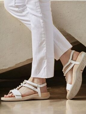 VIONIC ( 10 ) MIKAH White Leather Backstrap Sandal Pearl Detail 3-Zone Comfort